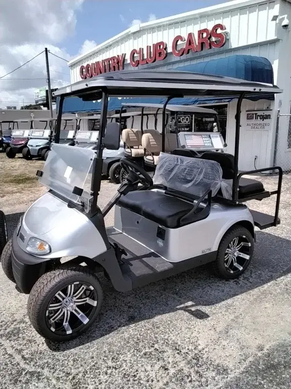 2022 E-Z-GO RXV photo 1