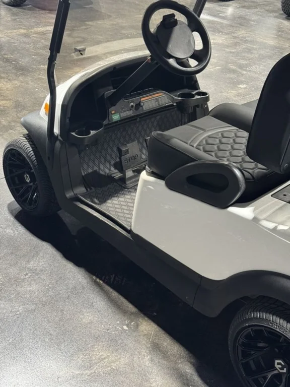 2005 Club Car Precedent Electric photo 4