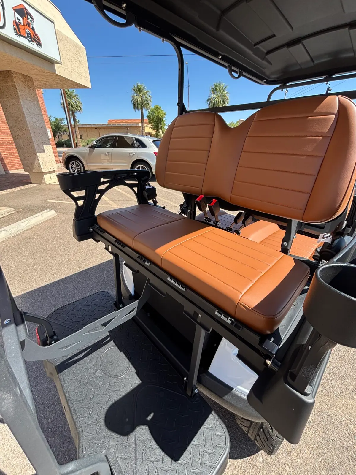 2026 Solana F 4P WITH LITHIUM ION BATTER, TOUCHSCREEN WITH APPLE CARPLAY, AND FLIP DOWN REAR SEAT photo 8