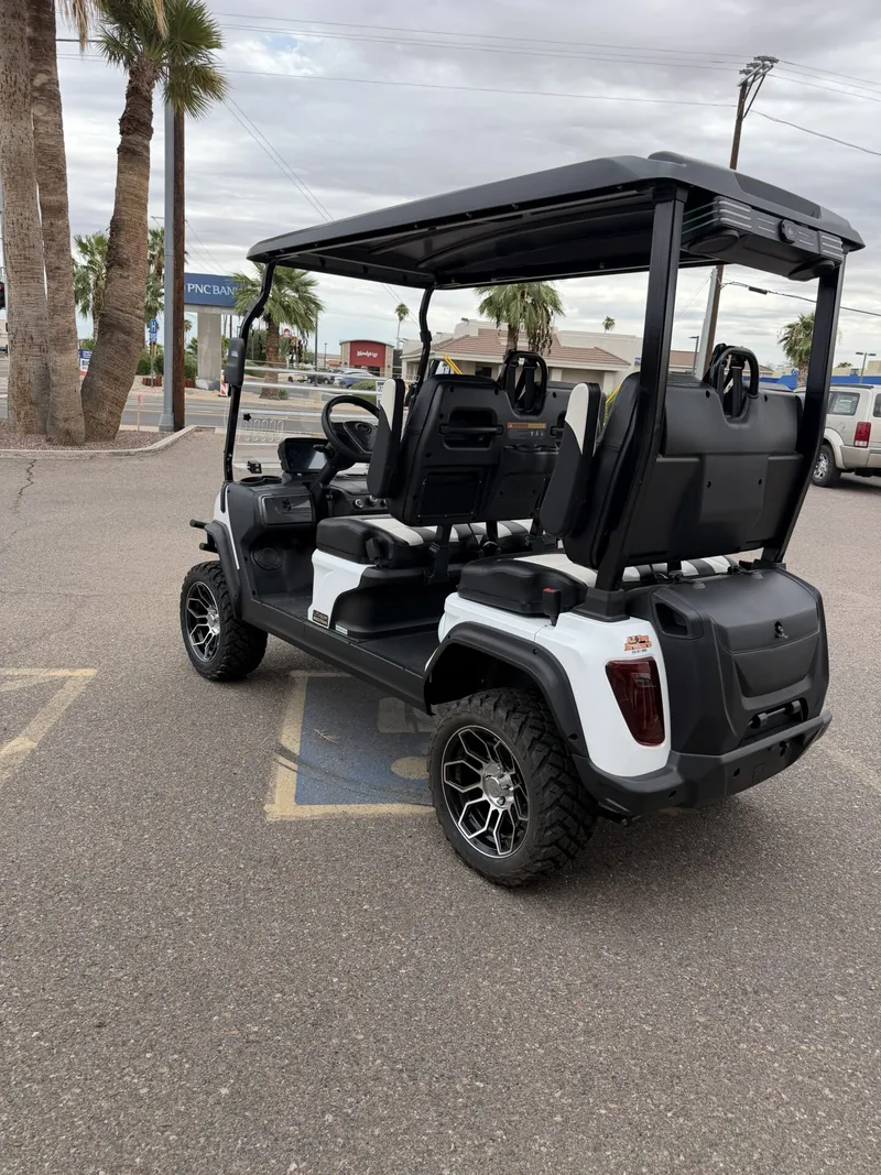 2027 Evolution D5 Maverick 4 Plus Apple Carplay, Automatic Parking Brake and more! photo 6