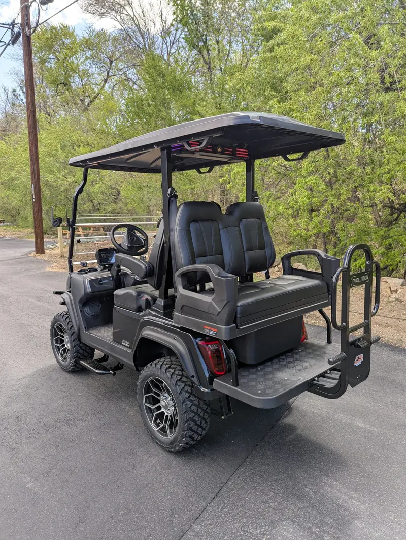 2025 Evolution D5 Maverick 2+2 photo 4