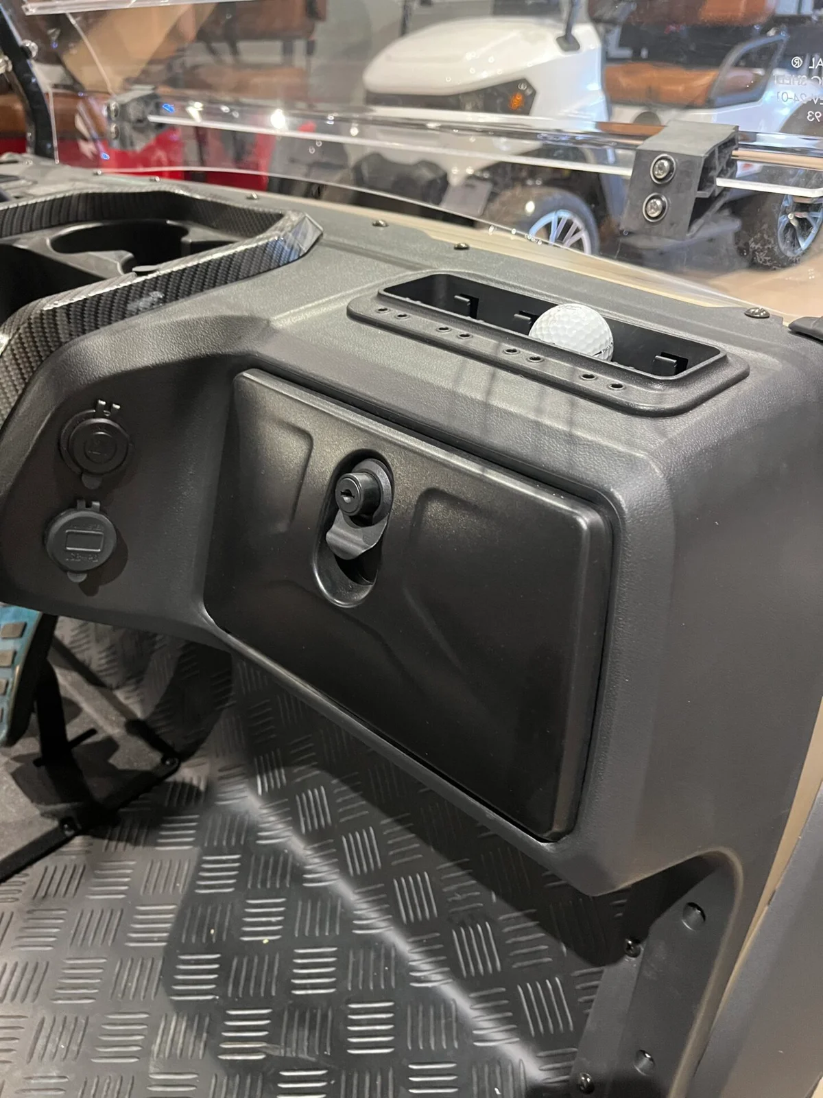 2026 Tara Summit Air 4 Road AIR 4+0 WITH 160AH BATTERY, CUSTOM WHEELS AND TIRES, AND COLLAPSABLE REAR STORAGE photo 5