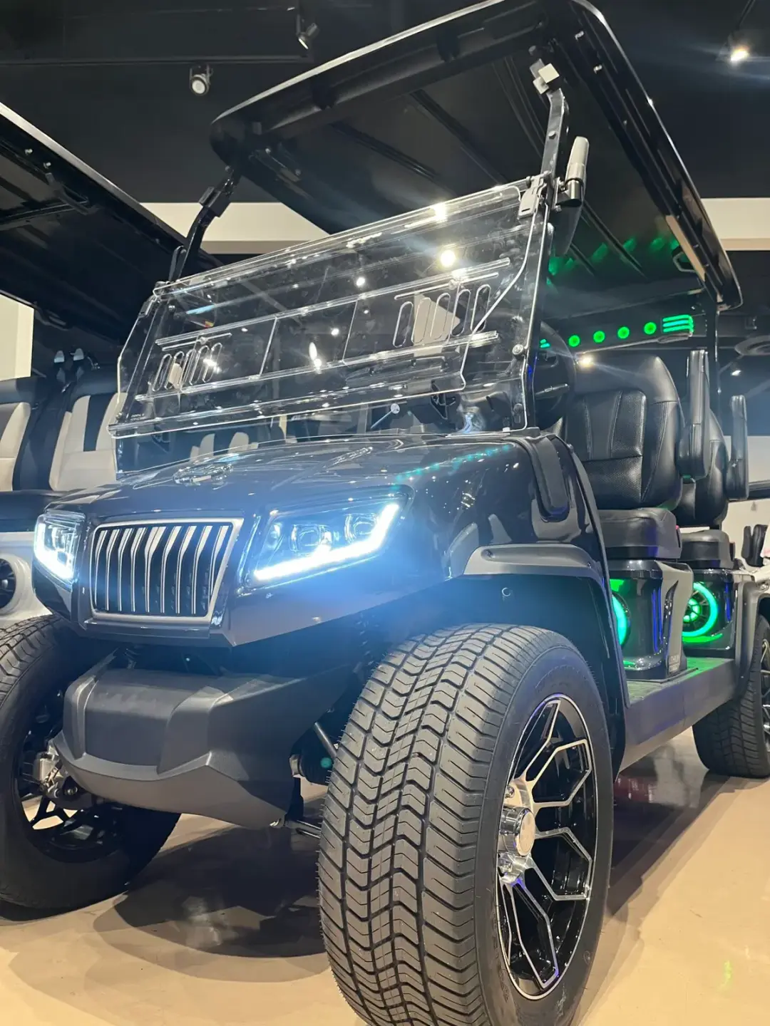 2027 Evolution D5 Ranger 4 PLUS WITH LITHIUM ION BATTERY, APPLE CARPLAY, ELECTRIC MOTOR BRAKE, AND MORE! photo 1
