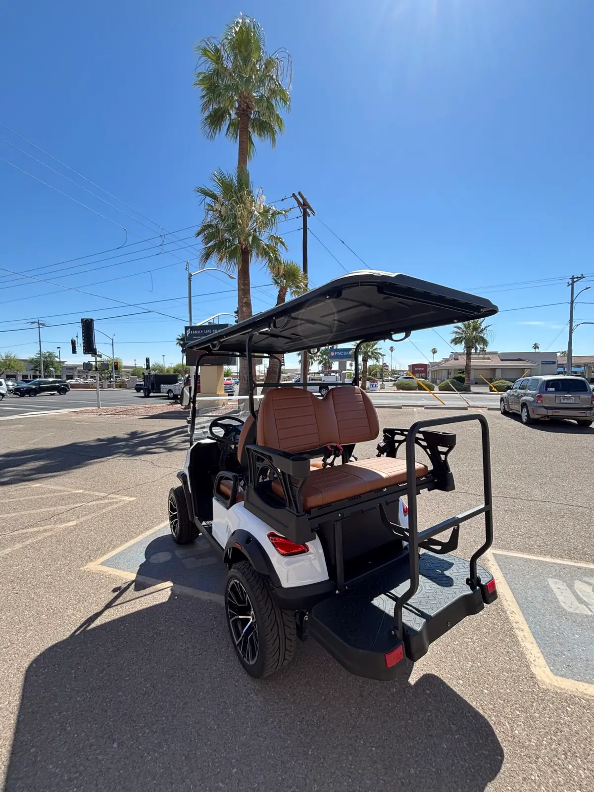 2026 Solana F 4P WITH LITHIUM ION BATTER, TOUCHSCREEN WITH APPLE CARPLAY, AND FLIP DOWN REAR SEAT photo 3
