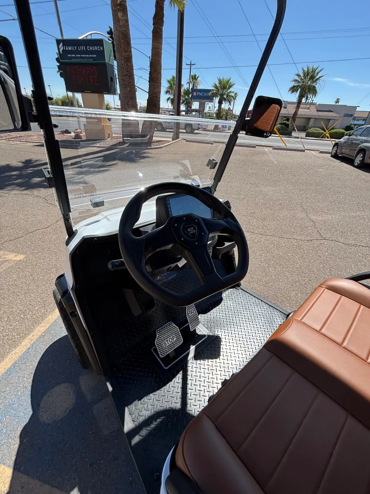 2026 Solana F 4P WITH LITHIUM ION BATTER, TOUCHSCREEN WITH APPLE CARPLAY, AND FLIP DOWN REAR SEAT photo 9