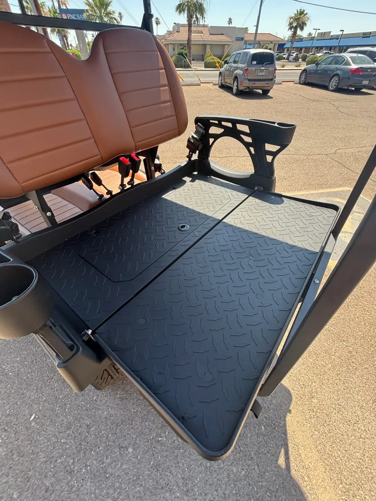 2026 Solana F 4P WITH LITHIUM ION BATTER, TOUCHSCREEN WITH APPLE CARPLAY, AND FLIP DOWN REAR SEAT photo 8