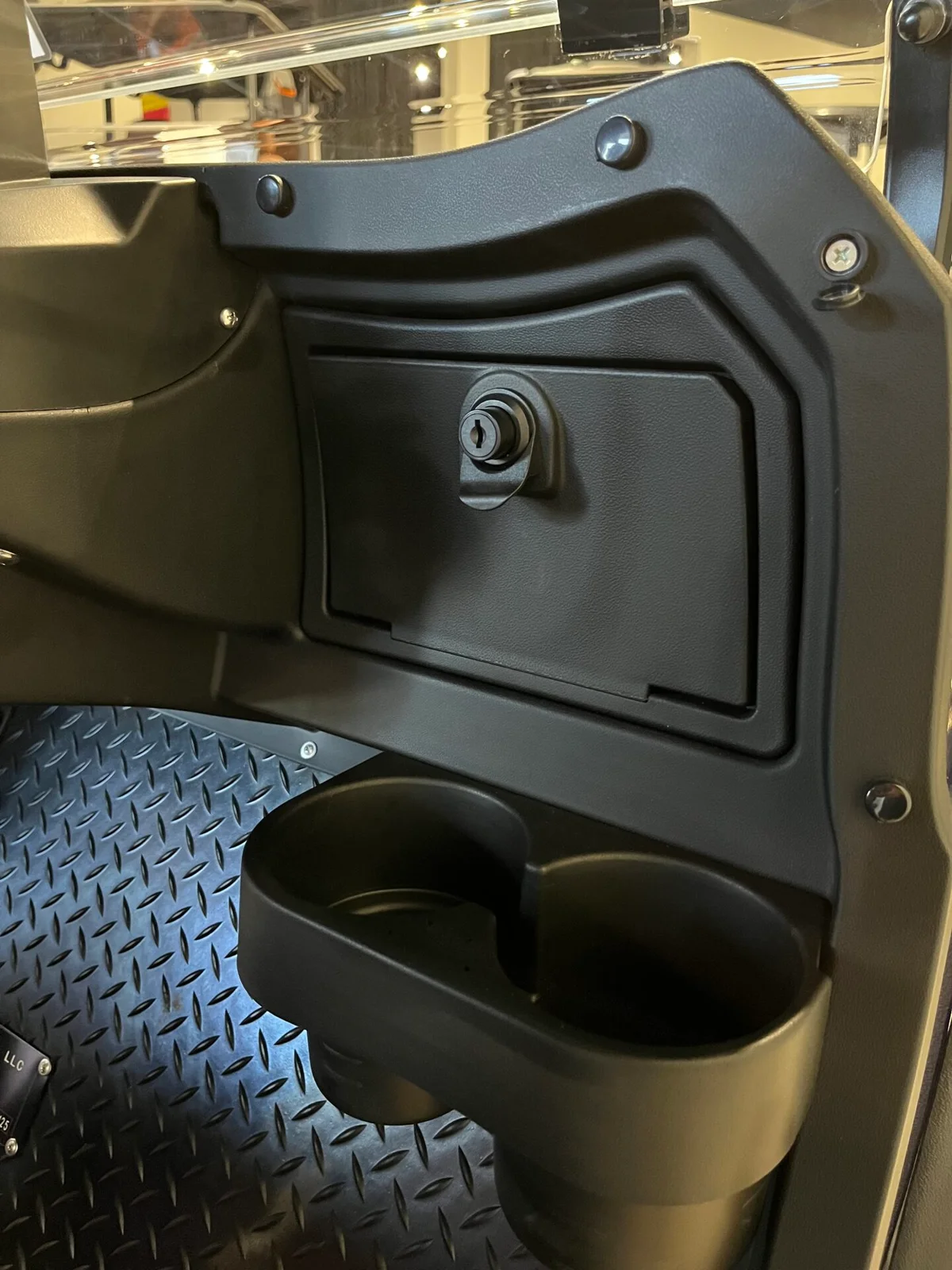 2026 Solana G WITH CUSTOM RIMS AND TIRES, LITHIUM ION BATTERY, AND APPLE CARPLAY photo 7