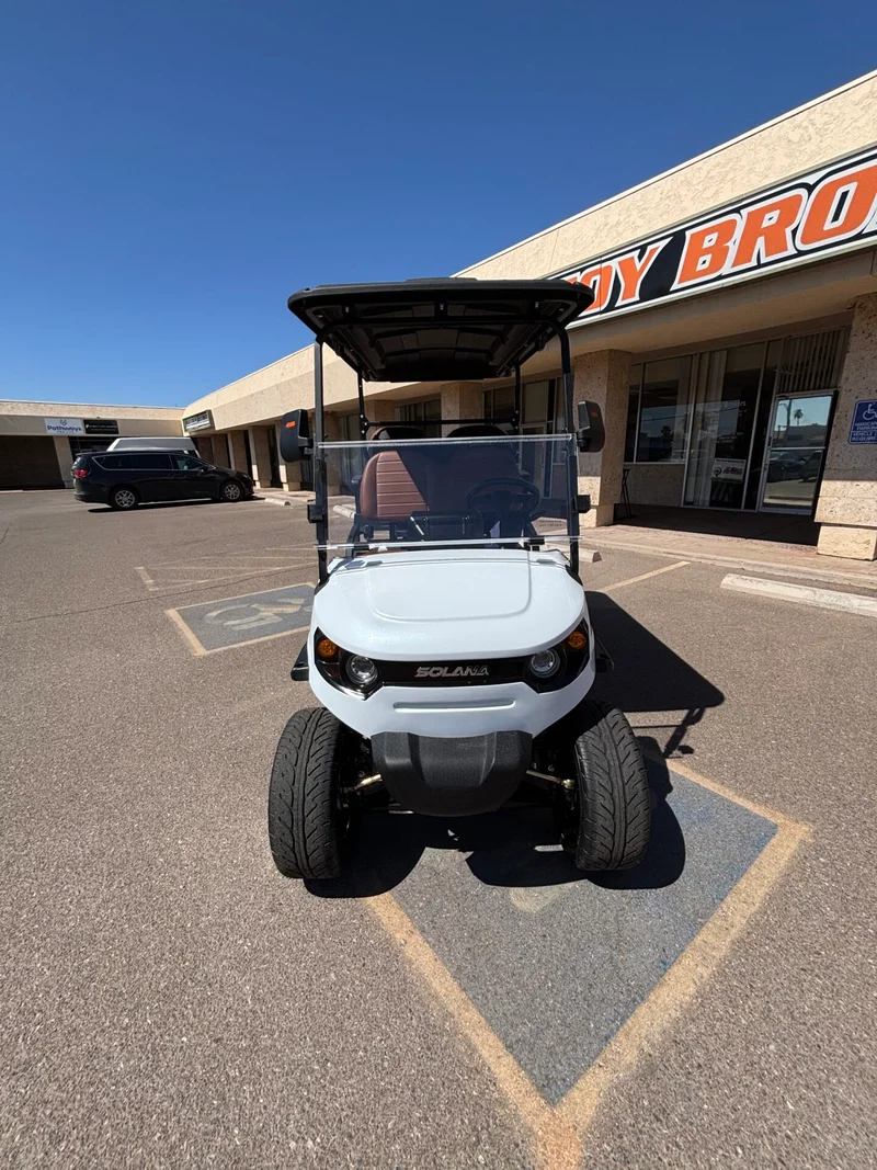 2026 Solana F 4P WITH LITHIUM ION BATTER, TOUCHSCREEN WITH APPLE CARPLAY, AND FLIP DOWN REAR SEAT photo 5