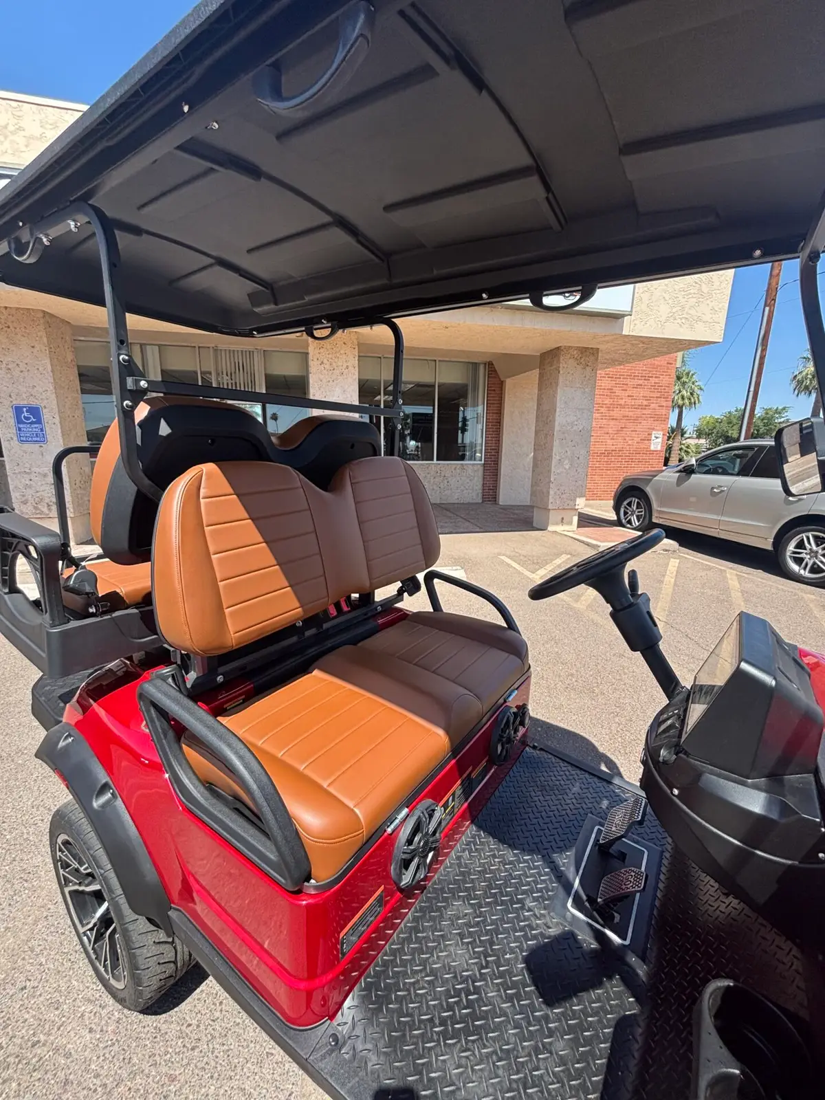 2026 Solana F 4P WITH LITHIUM ION BATTER, TOUCHSCREEN WITH APPLE CARPLAY, AND FLIP DOWN REAR SEAT photo 9
