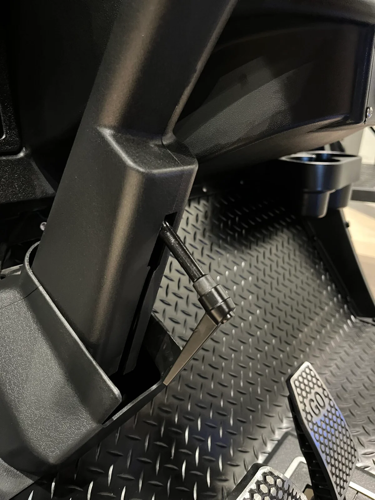 2026 Solana F 4P WITH LITHIUM ION BATTER, TOUCHSCREEN WITH APPLE CARPLAY, AND FLIP DOWN REAR SEAT photo 8