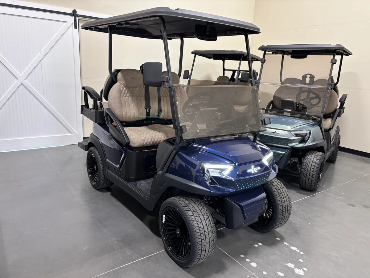 2026 Atlas 4P-N W105 Golf Cart Apple Car Play photo 2