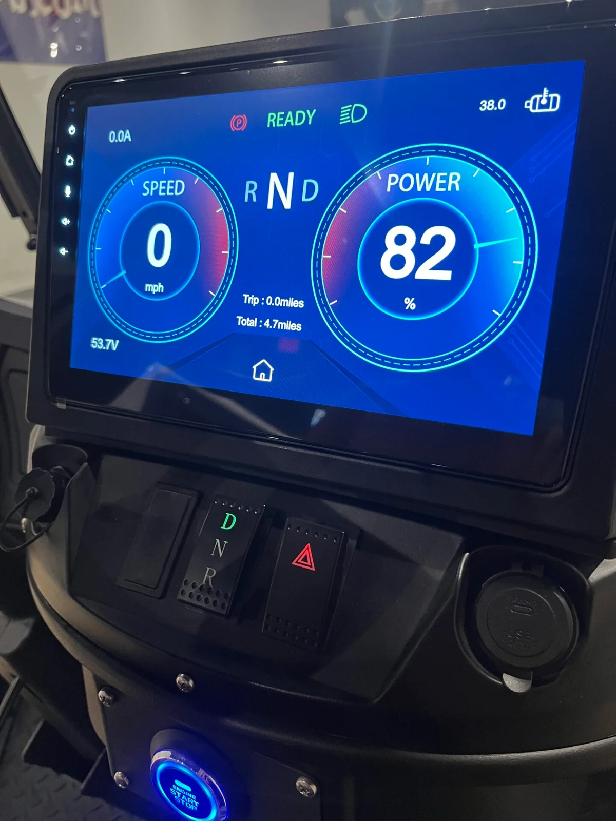 2026 Solana G WITH APPLE CARPLAY, GOLF ACCESSORIES, AND CUSTOM WHEELS AND TIRES photo 6