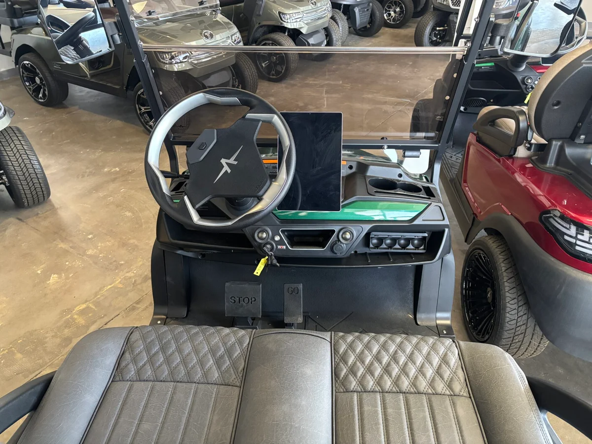 2026 Atlas 2P W105 seater w/ Golf bag Holder photo 3