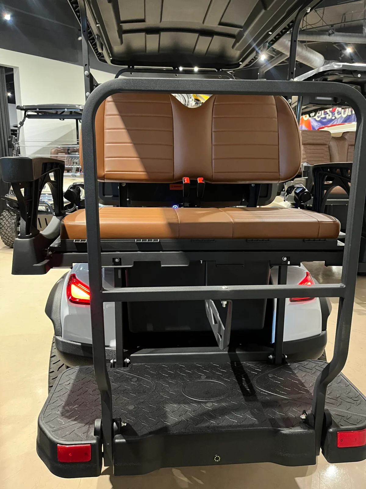 2026 Solana F 4P WITH LITHIUM ION BATTER, TOUCHSCREEN WITH APPLE CARPLAY, AND FLIP DOWN REAR SEAT photo 11