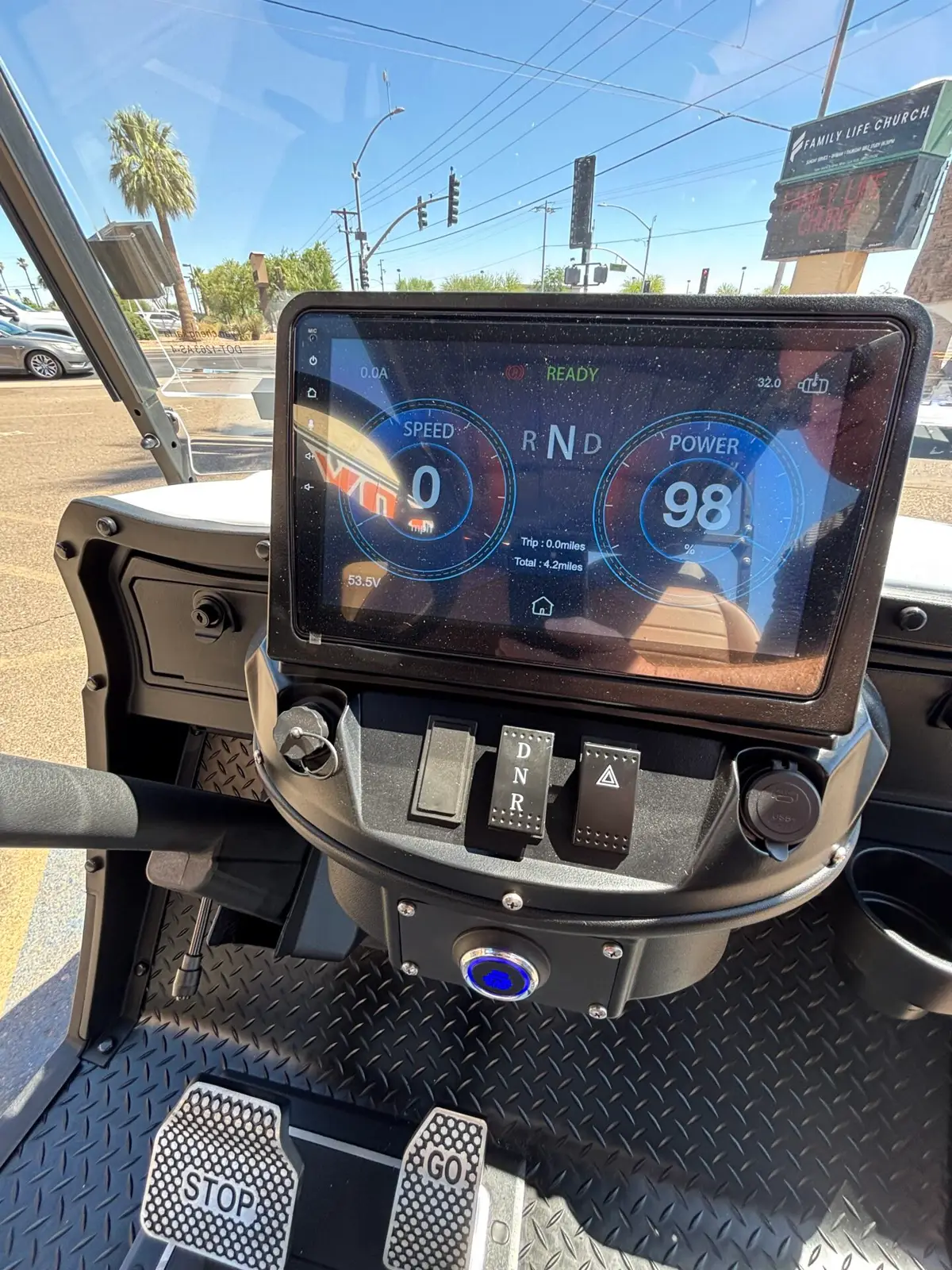 2026 Solana F 4P WITH LITHIUM ION BATTER, TOUCHSCREEN WITH APPLE CARPLAY, AND FLIP DOWN REAR SEAT photo 10