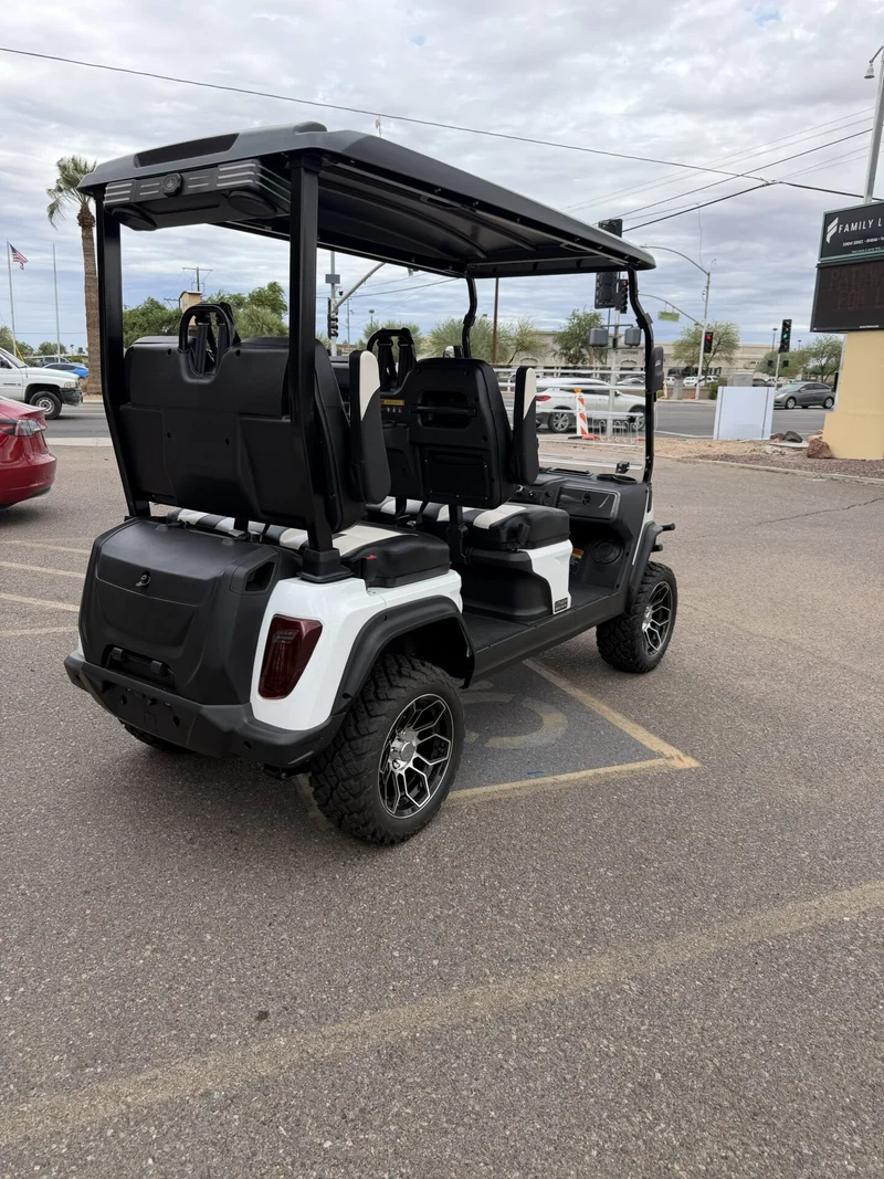 2027 Evolution D5 Maverick 4 Plus Apple Carplay, Automatic Parking Brake and more! photo 5