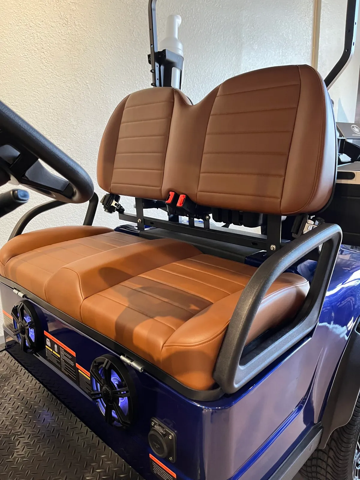 2026 Solana G WITH CUSTOM RIMS AND TIRES, LITHIUM ION BATTERY, AND APPLE CARPLAY photo 4