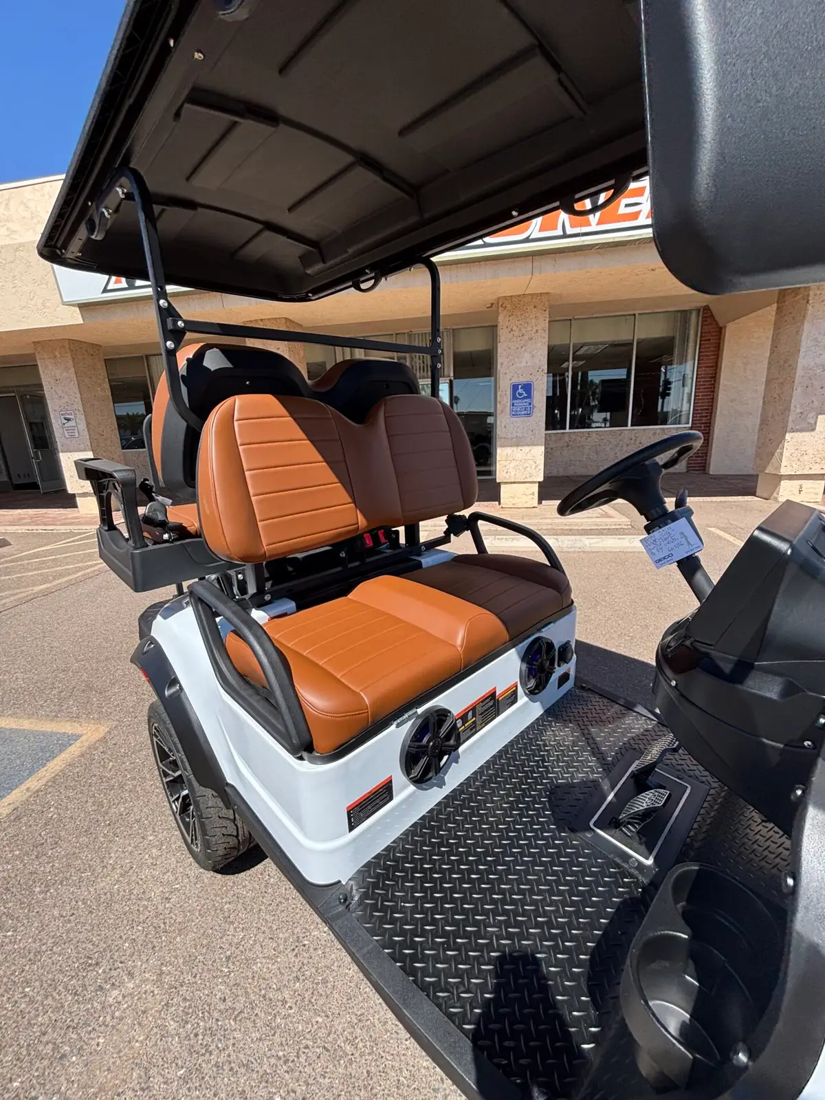 2026 Solana F 4P WITH LITHIUM ION BATTER, TOUCHSCREEN WITH APPLE CARPLAY, AND FLIP DOWN REAR SEAT photo 6