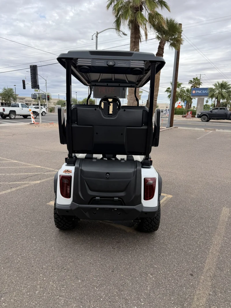 2027 Evolution D5 Maverick 4 Plus Apple Carplay, Automatic Parking Brake and more! photo 7