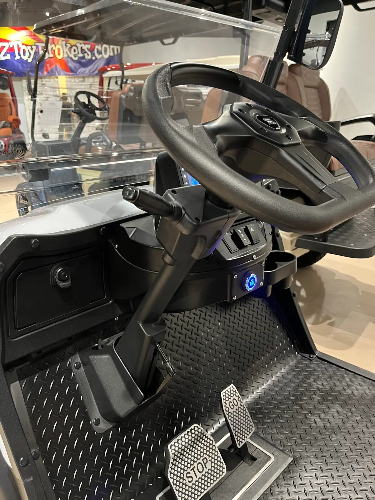 2026 Solana F 4P WITH LITHIUM ION BATTER, TOUCHSCREEN WITH APPLE CARPLAY, AND FLIP DOWN REAR SEAT photo 7