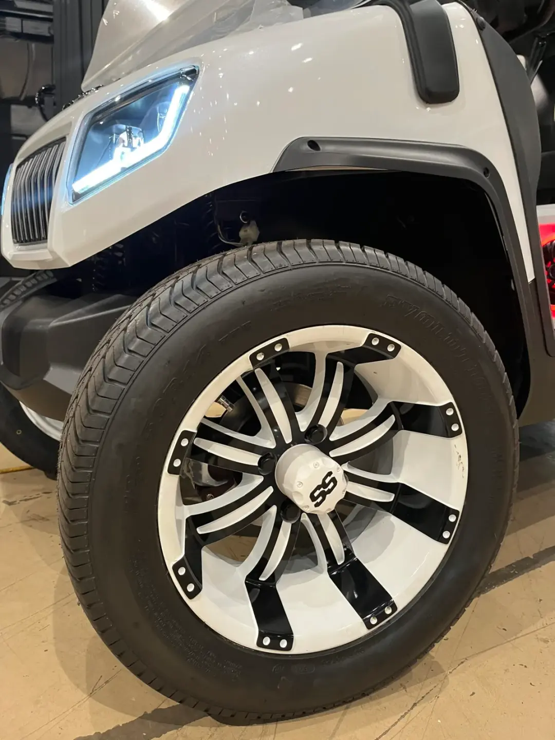 2027 Evolution D5 Ranger 4 PLUS WITH CUSTOM WHEELS, LITHIUM BATTERY, APPLE CARPLAY, AND MORE! photo 9