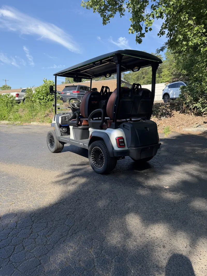 2026 Epic Carts E40FX Wonder White photo 9