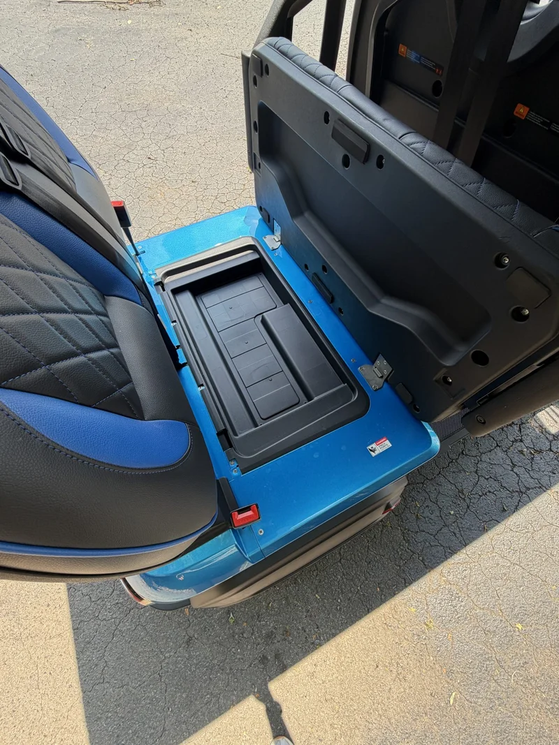 2026 ICON I40FX Bright Blue photo 15