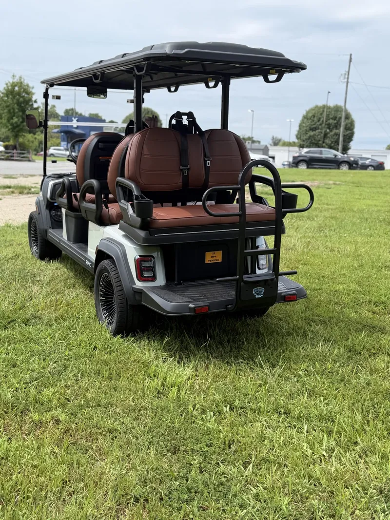 2026 Epic Carts E60FX White photo 7