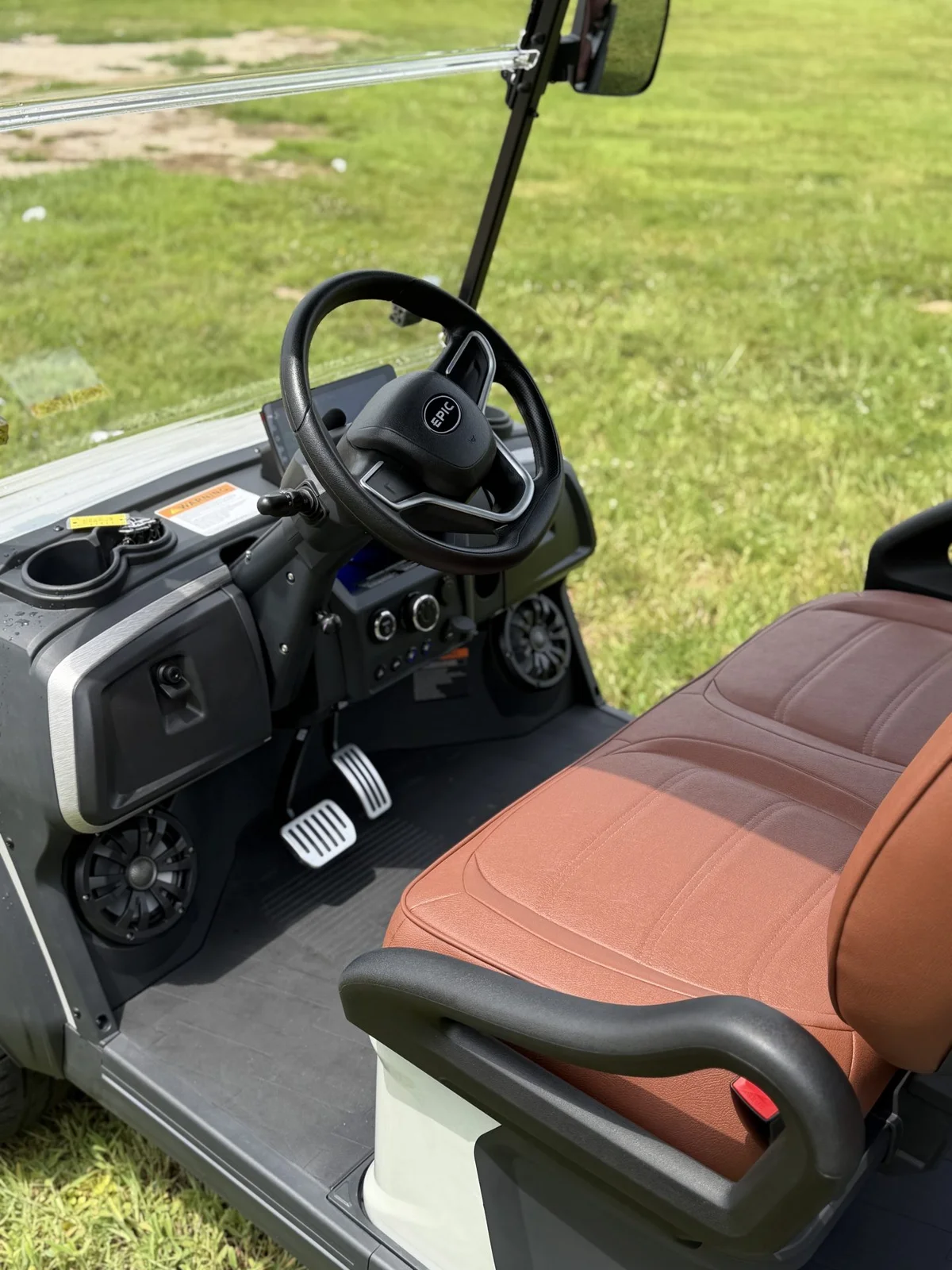 2026 Epic Carts E60FX White photo 12