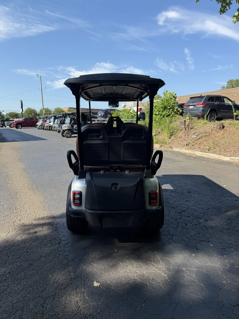 2026 Epic Carts E40FX Wonderful White photo 10