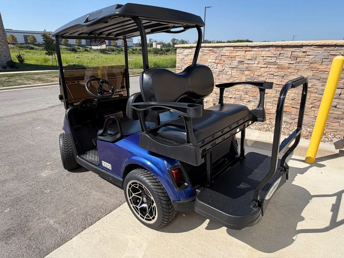 2017 E-Z-GO RXV ELiTE Lithium photo 6