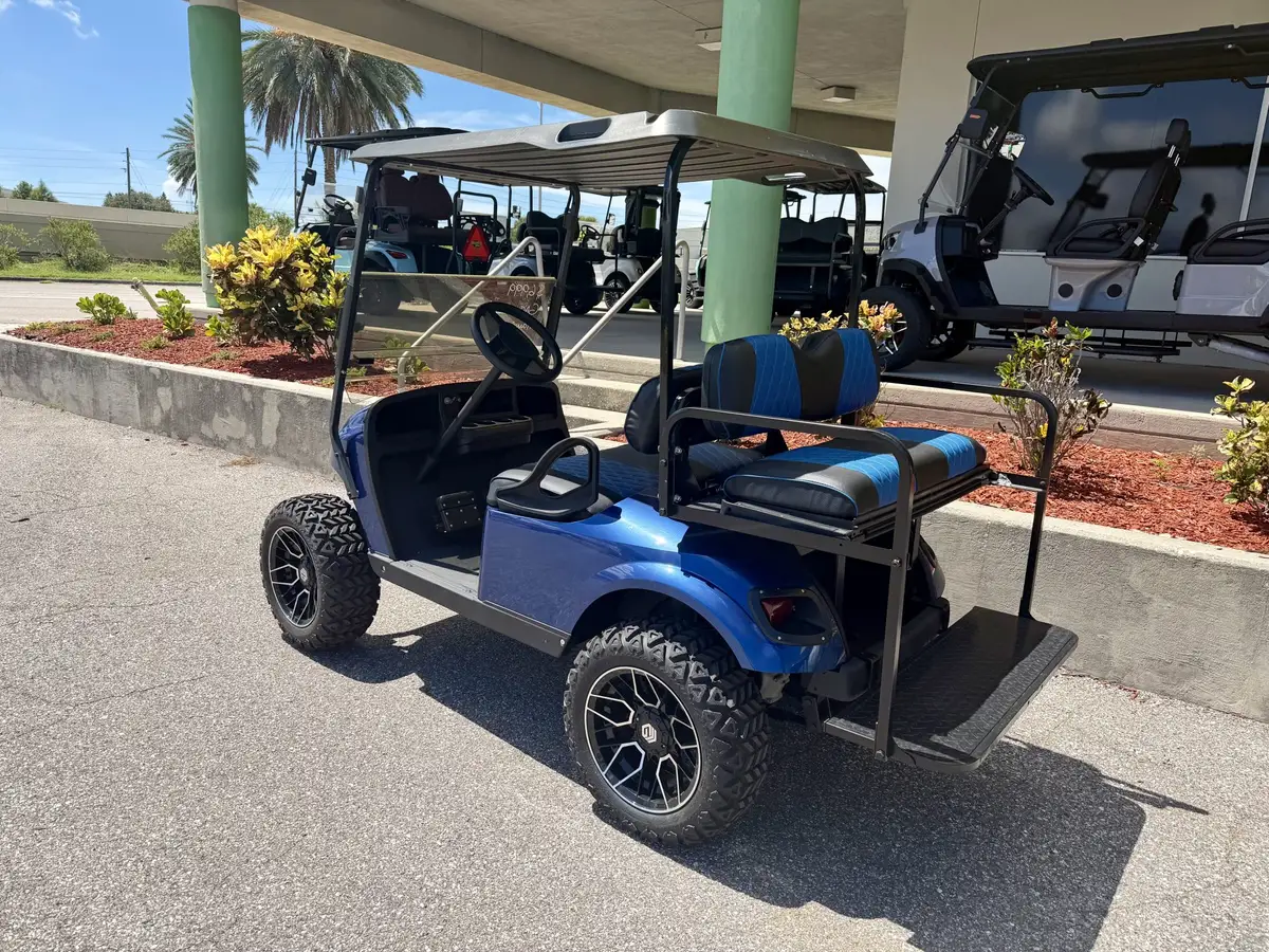 2019 E-Z-GO TXT Gas photo 2