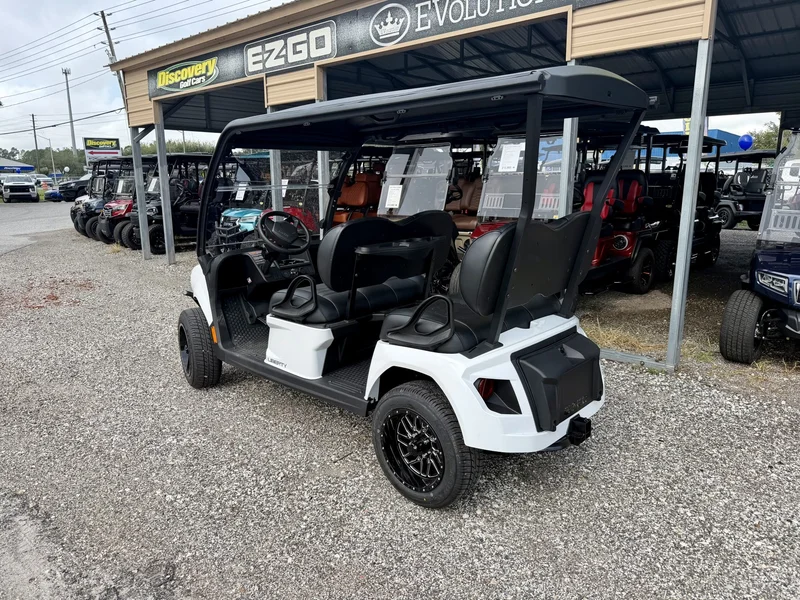 2027 E-Z-GO Liberty ELiTE Lithium photo 2