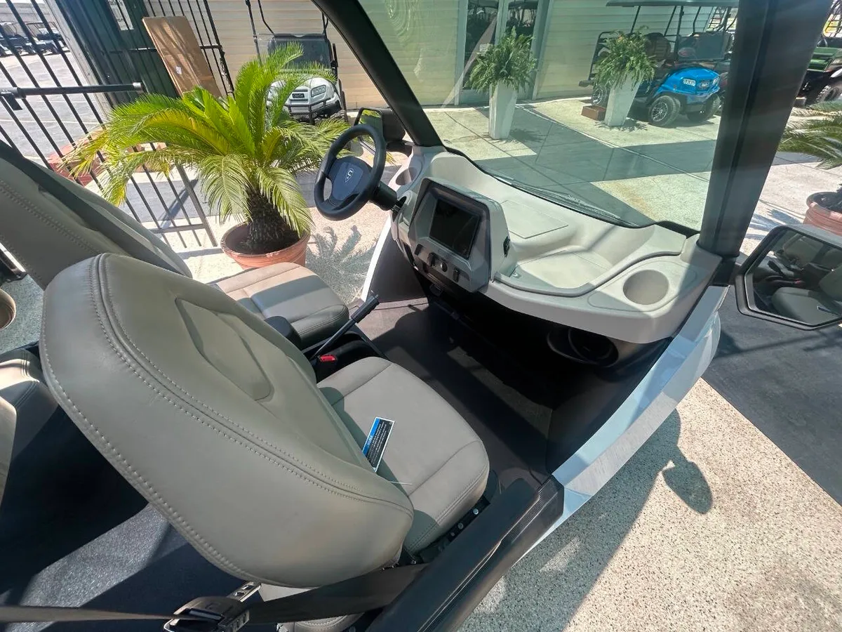 2026 Club Car CRU LSV Lithium photo 4
