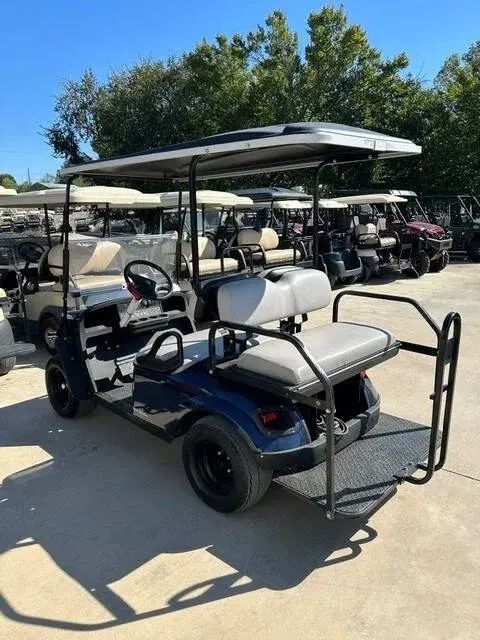 2016 Cushman Shuttle 2+2 photo 3