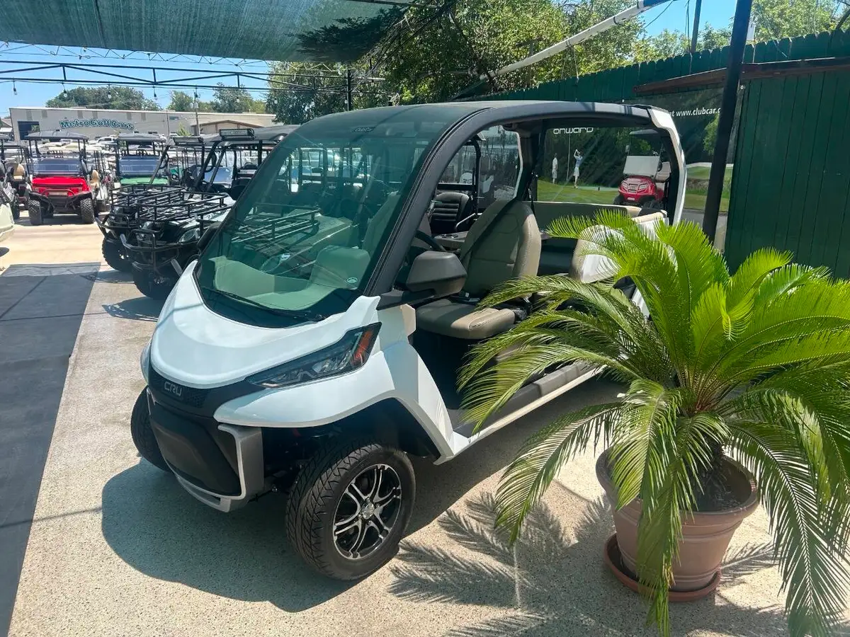 2026 Club Car CRU LSV Lithium photo 2