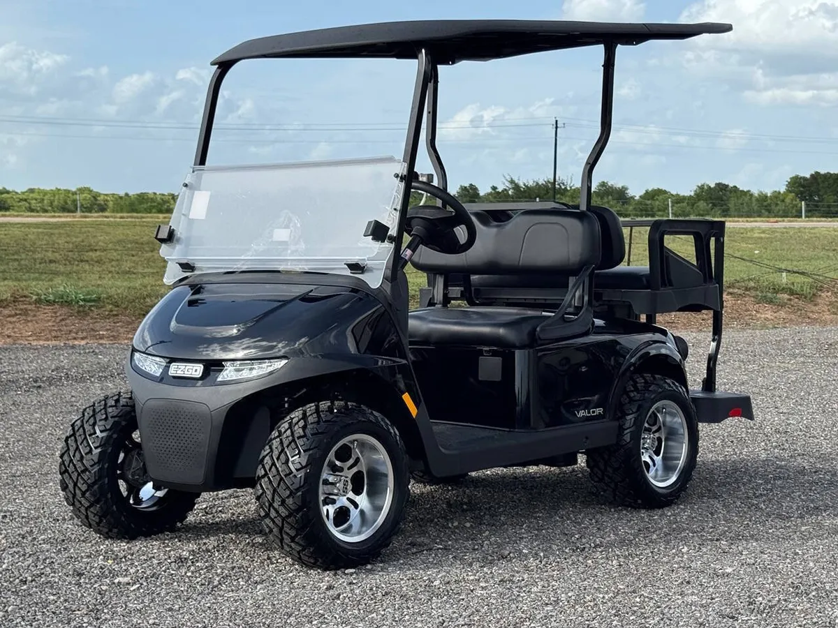 2027 E-Z-GO RXV VALOR 4 S+ Kawasaki EFI GA RXV VALOR 4 S+ Kawasaki EFI GAS photo 3