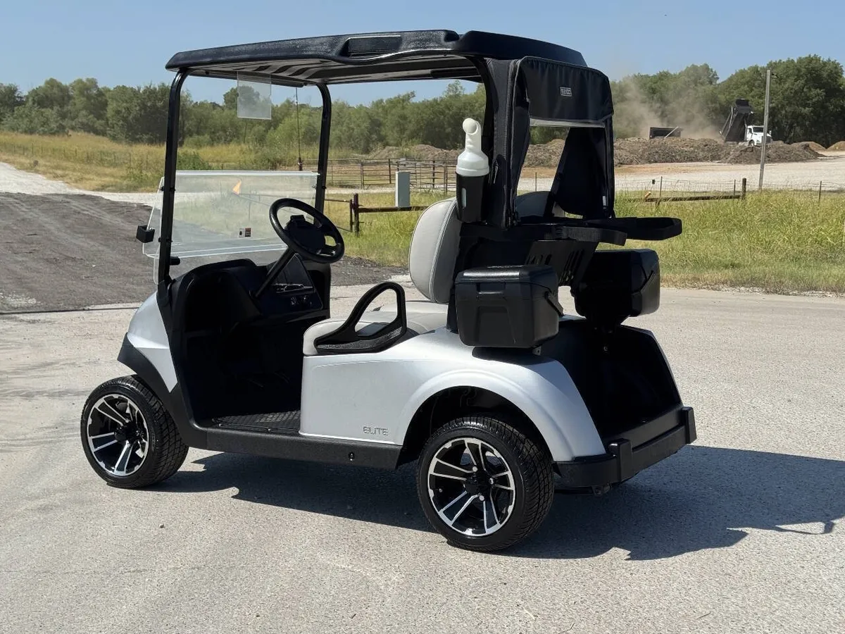 2024 E-Z-GO RXV ELiTE Lithium photo 3