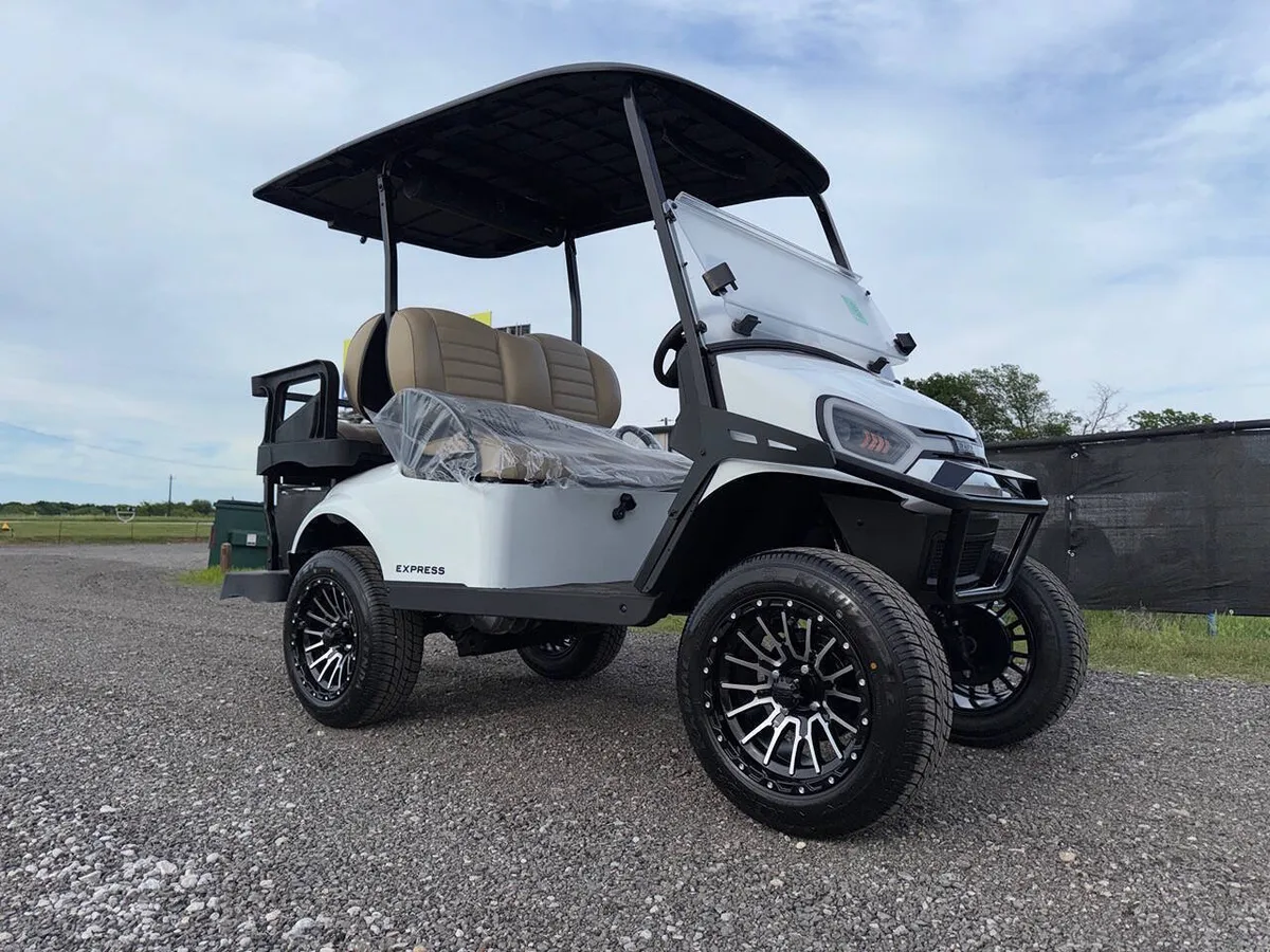 2026 E-Z-GO Express SUMMIT XT photo 4
