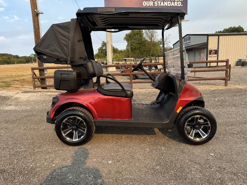 2025 E-Z-GO Valor photo 8