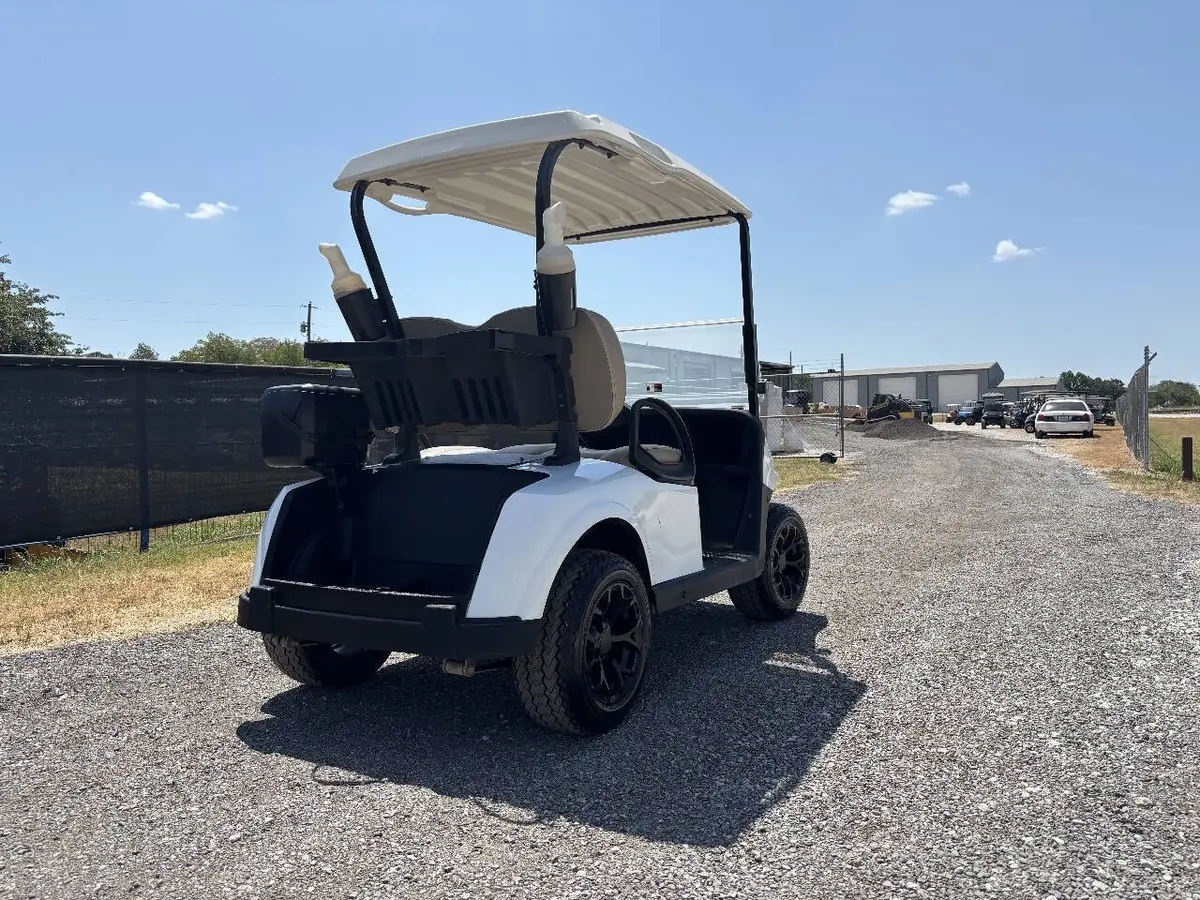 2023 E-Z-GO RXV ELiTE Lithium photo 5