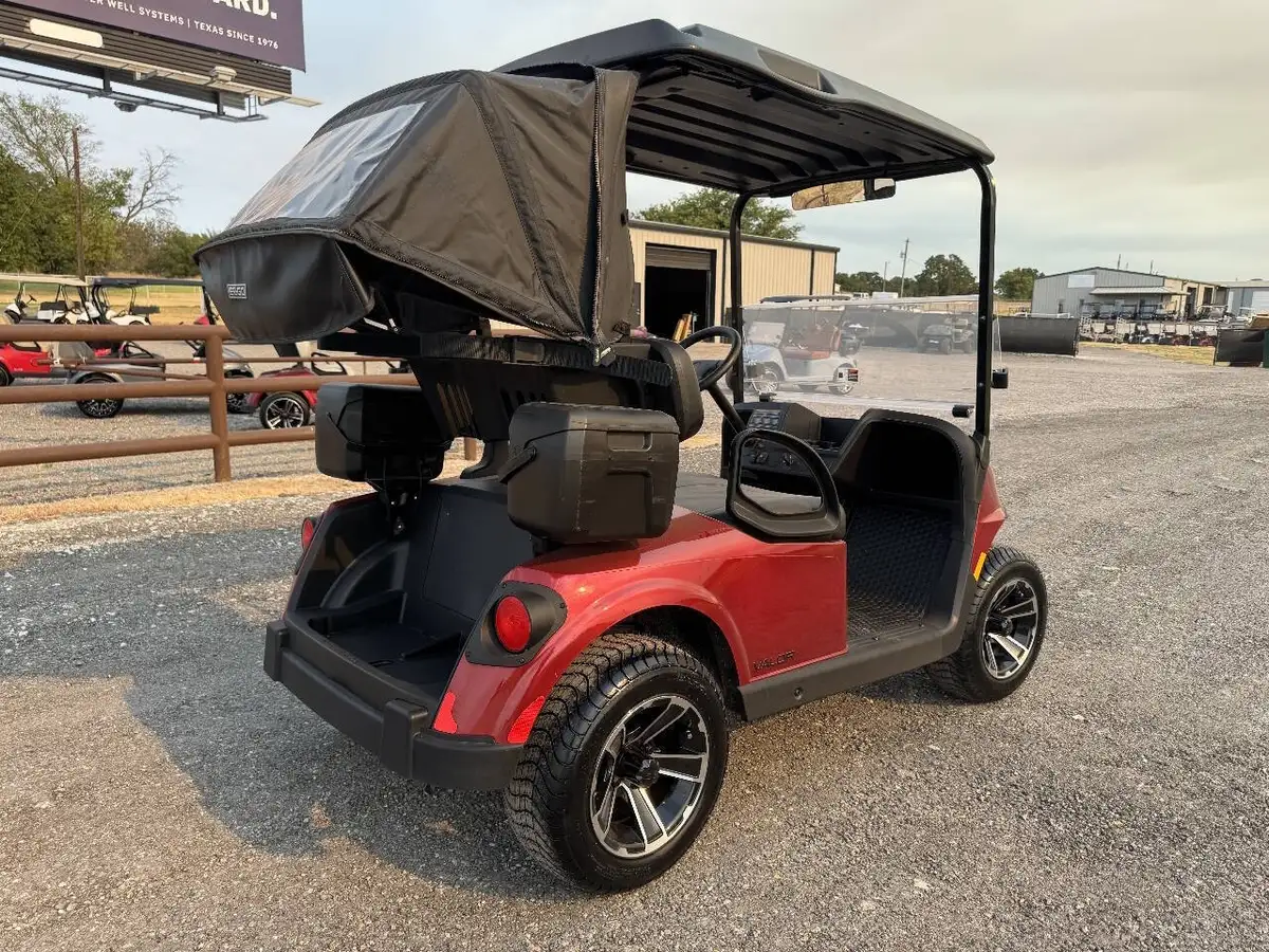 2025 E-Z-GO Valor photo 11
