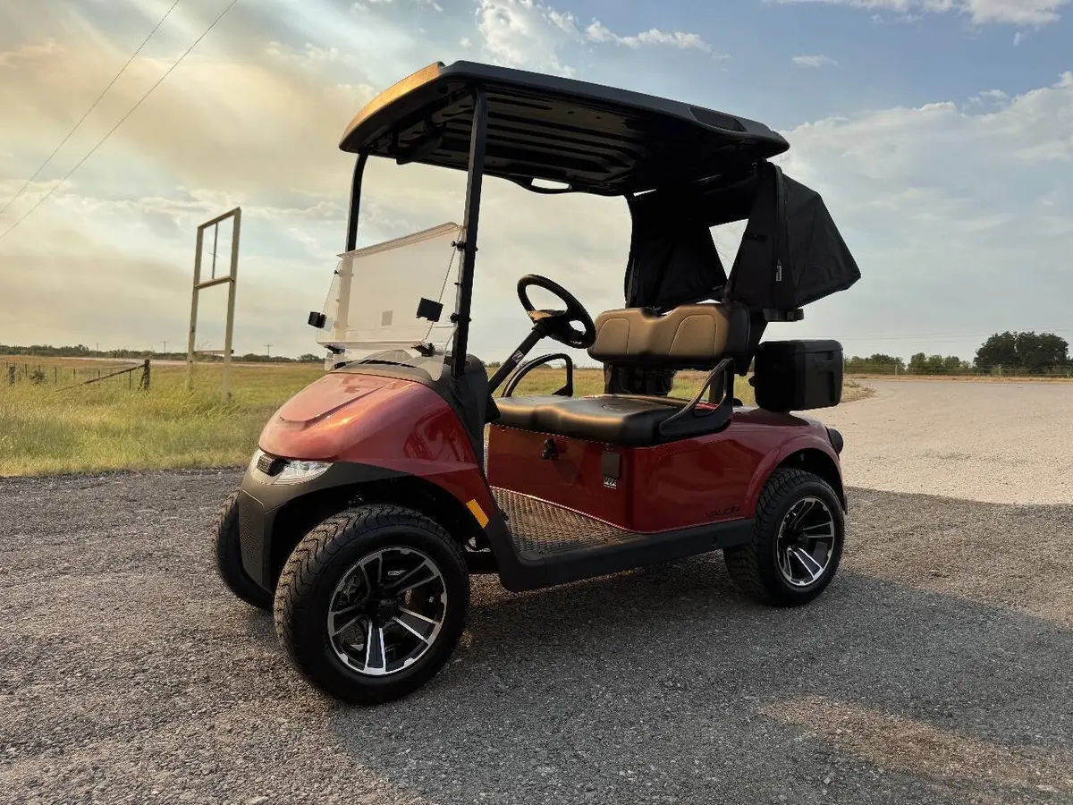 2025 E-Z-GO Valor photo 7
