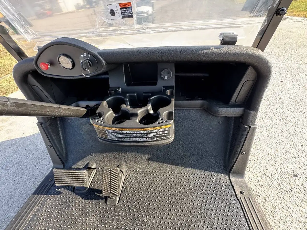 2021 E-Z-GO RXV ELiTE Lithium photo 9