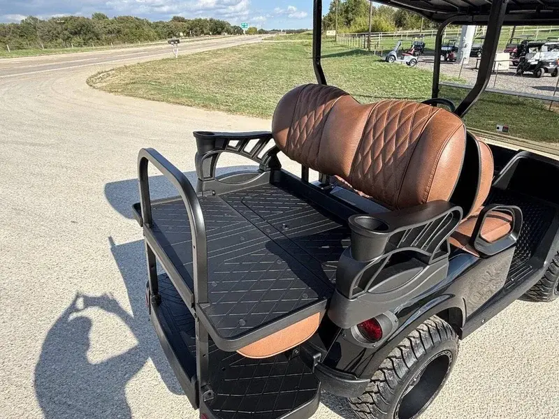 2024 E-Z-GO RXV ELiTE Lithium photo 7