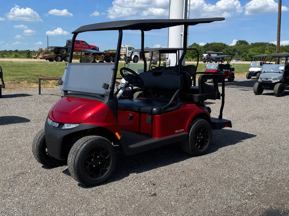2027 E-Z-GO RXV RXV VALOR 4 S+ Kawasaki EFI GAS photo 2
