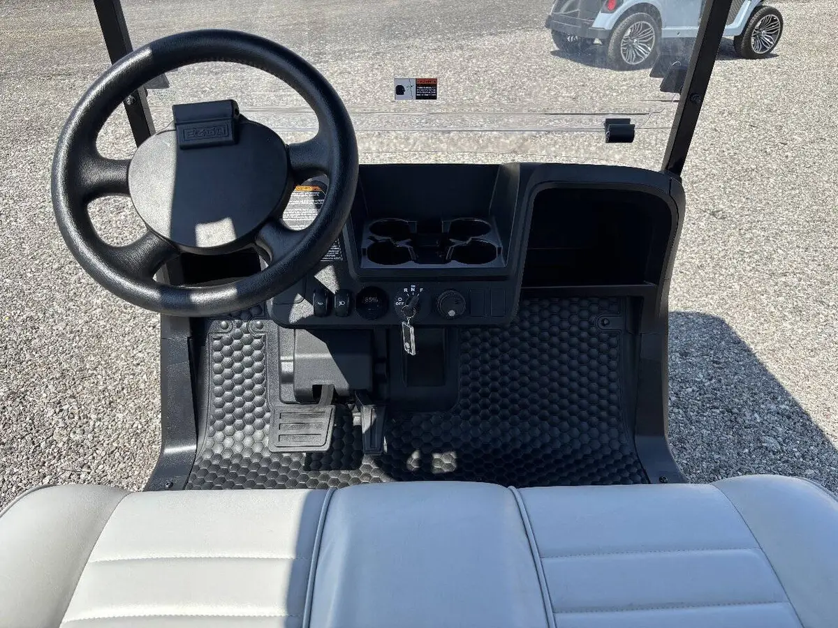 2025 E-Z-GO Freedom ELiTE Lithium photo 7