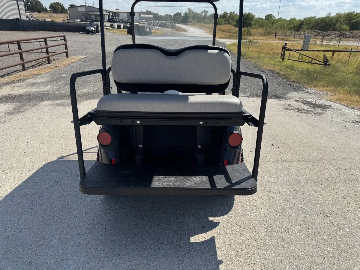 2025 E-Z-GO RXV ELiTE Lithium photo 6