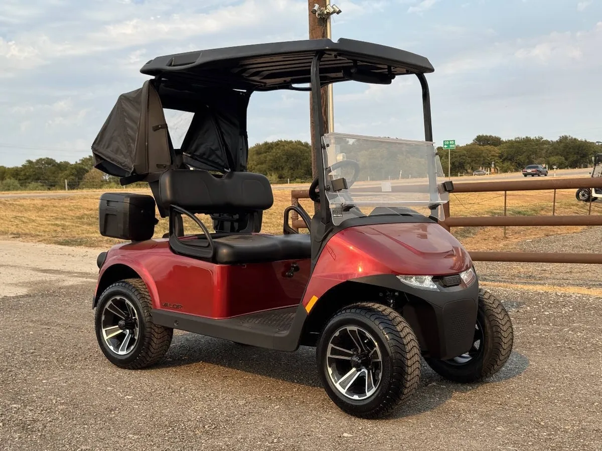 2025 E-Z-GO Valor photo 6