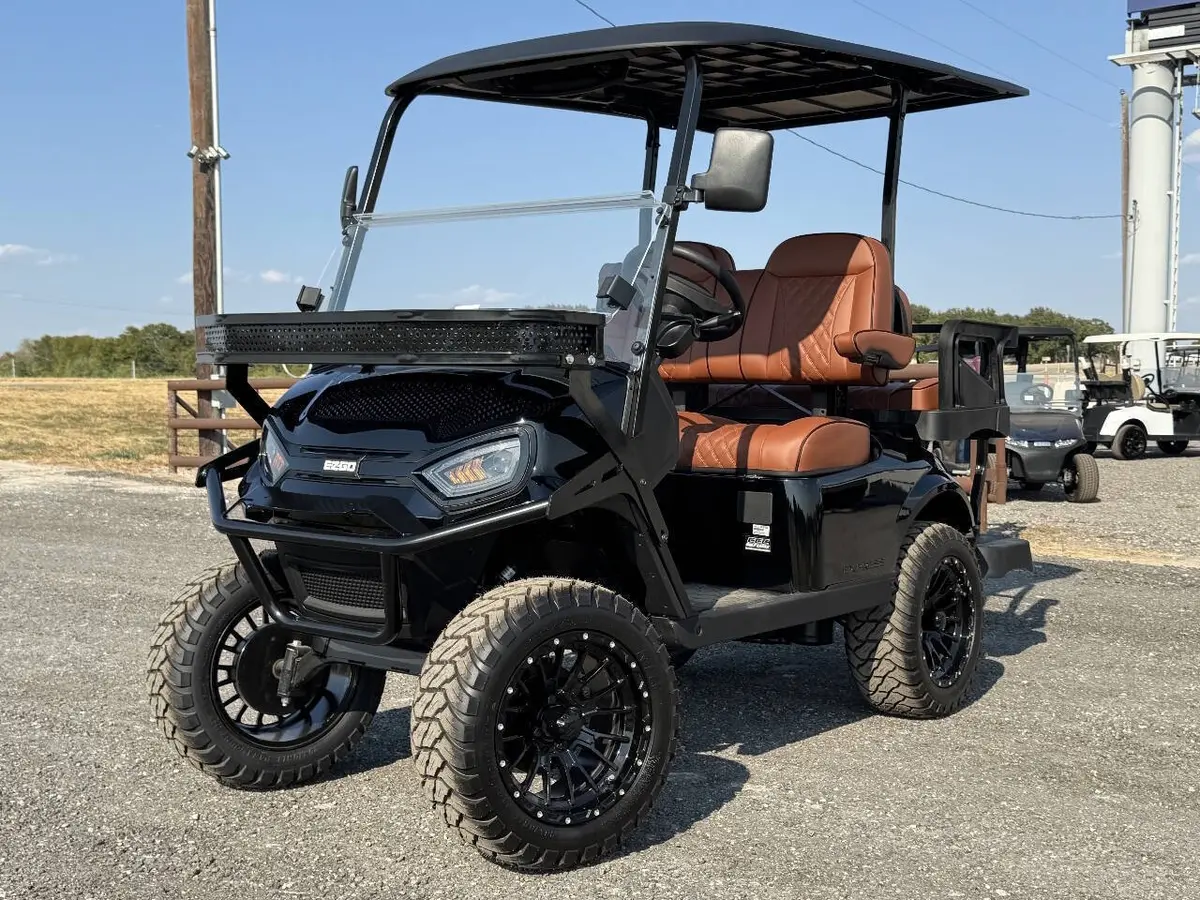 2026 E-Z-GO Express Summit X EFI GAS photo 10
